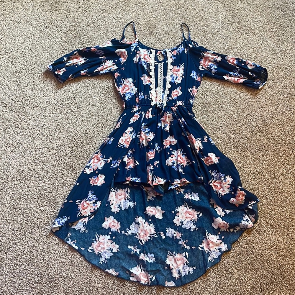 Off the shoulders flower-patterned girls dress
